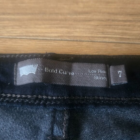 Levis Bold Curve Low Rise Akinny Jean - Picture 2 of 5